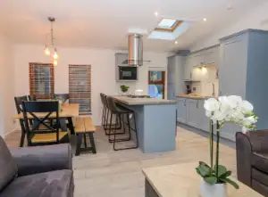 Lakeside lodge with modern interiors near Windermere in the Lake District