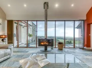 Converted barn with large open hot tub and scenic views in Broughton Mills, Lake District