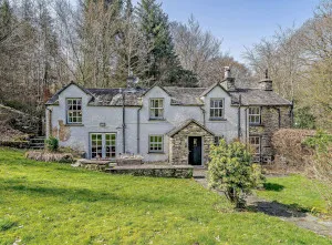 The Lodge, a traditional pet friendly cottage in Hawkshead, with a large lawn to the front