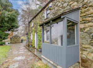 Red Squirrel Den, A a characterful stone built cottage in the Lake District