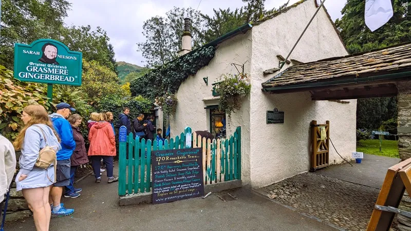 image of Sarah Nelsons Gingerbread shop and a line of customers waiting to go inside
