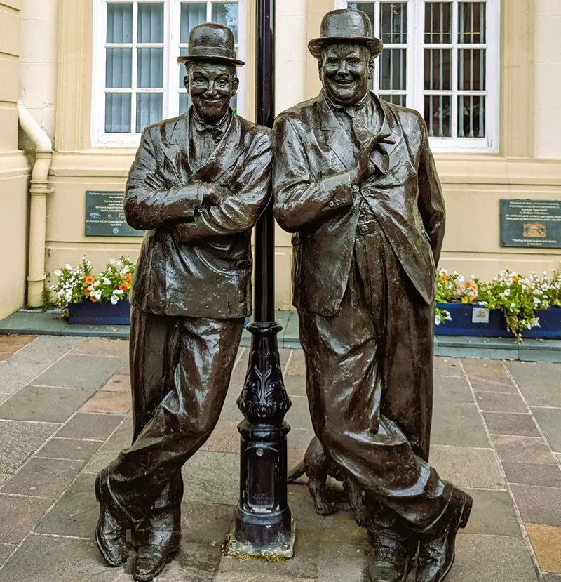 image of the statue of Laurel and Hardy that can be found on the streets of Ulverston