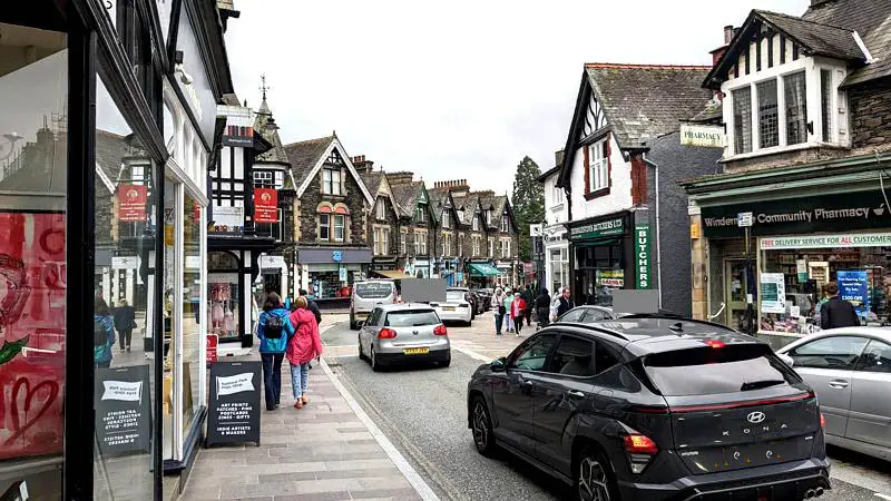 image of pedestrians and cars in windermere village, the lake district